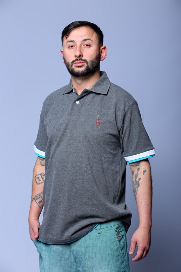 REMERA PIQUE CON BORDES